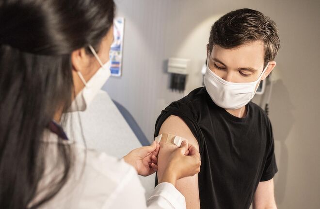 Власти Болгарии рассказали об ошибках в программе вакцинации, которые стоили 10 000 жизней