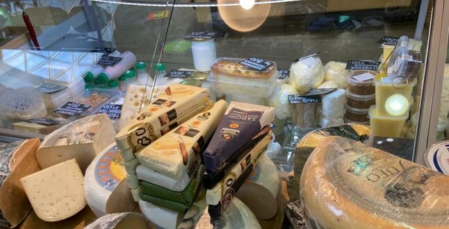 В Москве уничтожили более 100 килограммов санкционного сыра