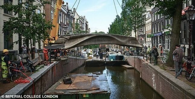 В Амстердаме появился первый мост, напечатанный на 3D-принтере
