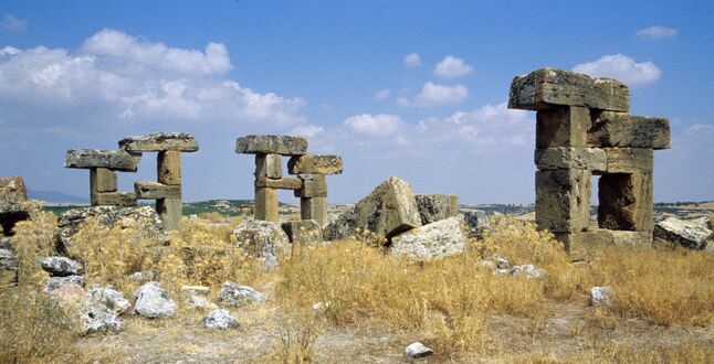 В Турции нашли старинные гробницы возрастом около двух тысяч лет