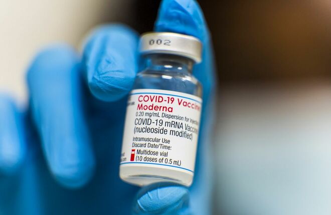 Швеция и Дания остановят вакцинацию молодежи