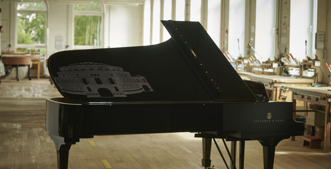 Steinway&Sons выпустил серию роялей к 150-летию концертного зала в Лондоне