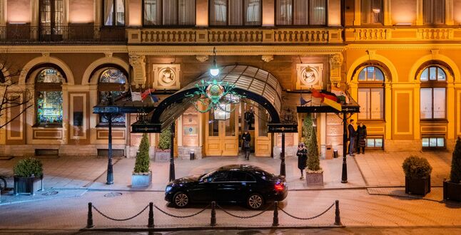 «Гранд Отель Европа» дарит билеты на концерт в Эрмитаже и выставку