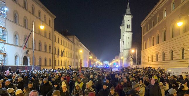 В Мюнхене полиция разогнала митинг против коронавирусных ограничений