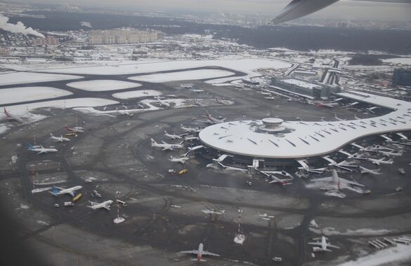 В аэропортах Москвы из-за непогоды отменили более 40 рейсов