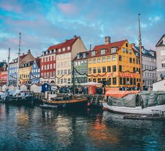 В Дании отменили ограничения и перестали считать коронавирус опасной болезнью