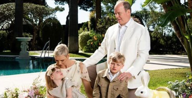 Принцесса Монако вернулась к мужу и опубликовала семейное фото