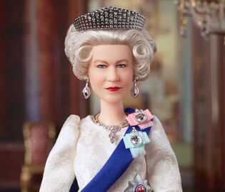 В честь королевы Елизаветы выпустили куклу Барби