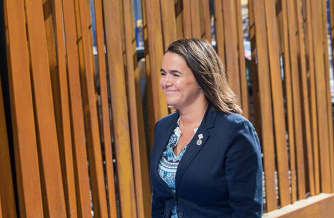 Первая в истории Венгрии женщина-президент приступила к обязанностям