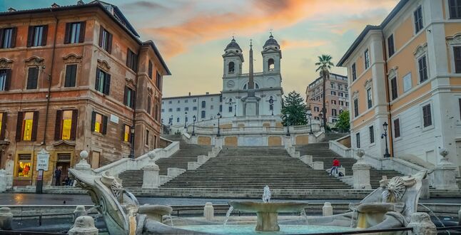 Турист проехался на машине по Испанской лестнице в Риме
