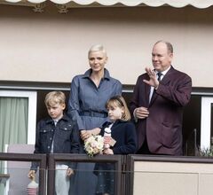 Voici: князь Альбер будет платить княгине Шарлен 12 млн евро за исполнение королевских обязанностей