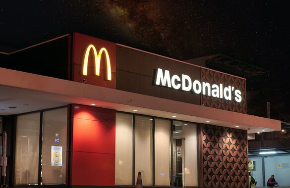 Британцы стали больше времени проводить в McDonald’s из-за высоких цен на электроэнергию