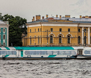 В Петербурге появился новый теплоход-ресторан