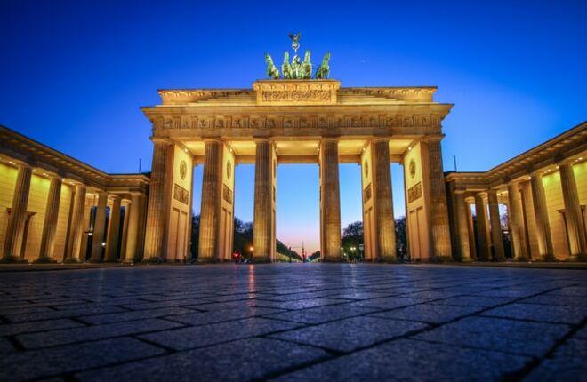 Власти Берлина предложили отключать подсветку Бранденбургских ворот