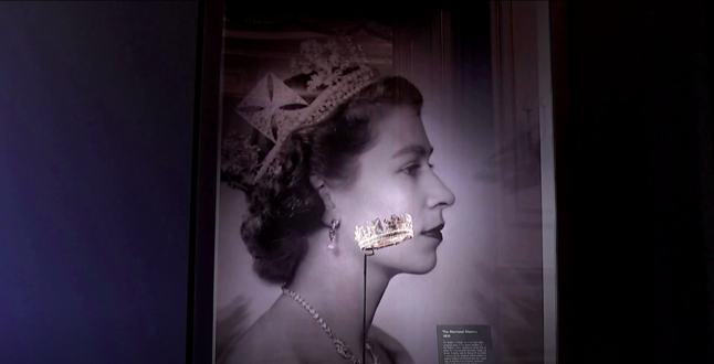 В Букингемском дворце открылась выставка драгоценностей Елизаветы II