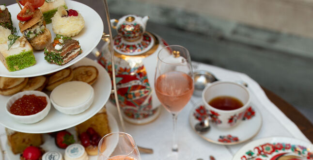 «Гранд Отель Европа» приглашает на  чаепитие с «Крестецкой строчкой»