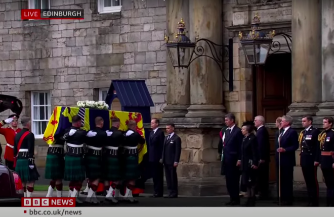 Гроб с телом Елизаветы II прибыл в Эдинбург