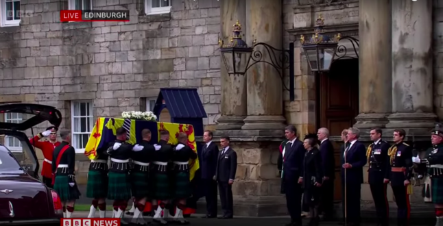Гроб с телом Елизаветы II прибыл в Эдинбург