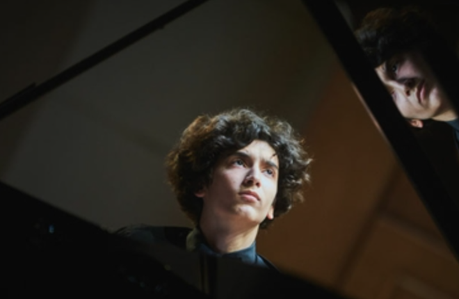 Россиянин победил на конкурсе молодых пианистов в Баварии