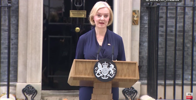 Карл III принял отставку Лиз Трасс