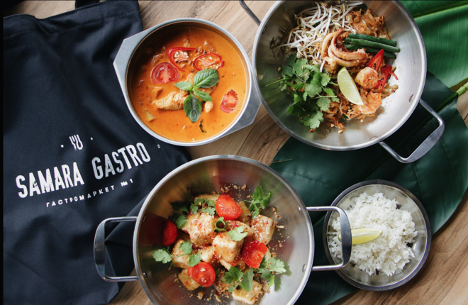 Вьетнамский фо и «горячие псы»: в Самаре открылся первый гастромаркет
