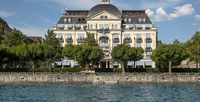 Гостям отеля  гостей отеля La Réserve Eden au Lac Zurich предлагают погрузиться в ледяное Цюрихское озеро