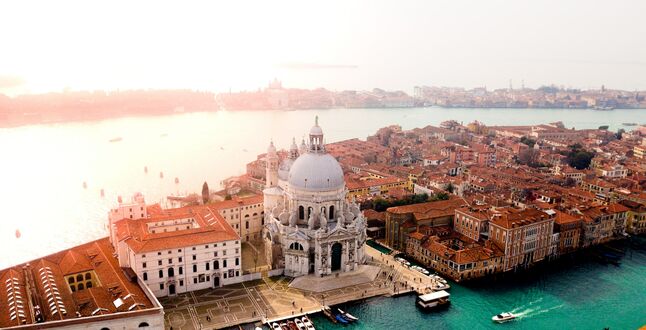 Венеция откладывает введение налога для туристов