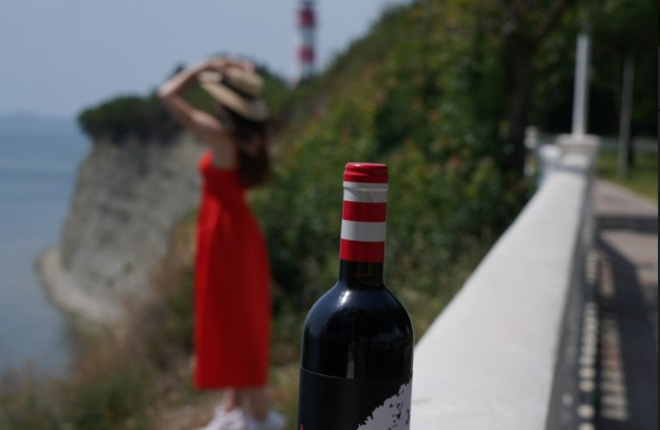 Названо лучшее российское красное вино стоимостью до 1000 рублей