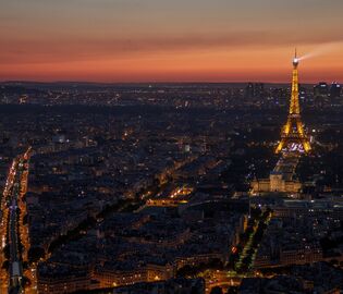В Париже 125 тысяч домов остались без электричества