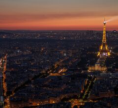 В Париже 125 тысяч домов остались без электричества