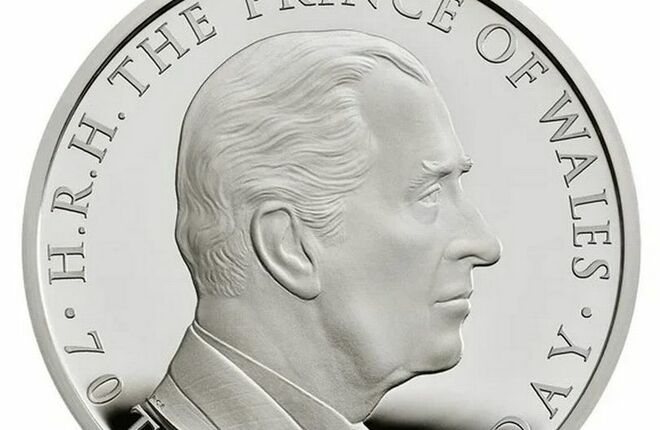 В Великобритании появились первые монеты с портретом Карла III
