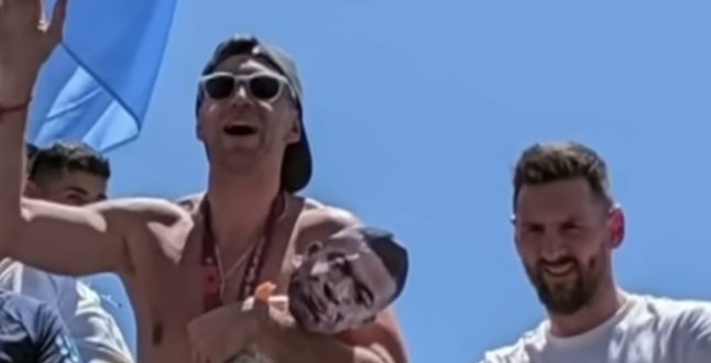 Вратарь сборной Аргентины показал куклу с лицом Килиана Мбаппе