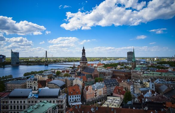 Латвия отзывает посла из России