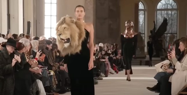 Модели с головами животных на груди появились на неделе высокой моды в Париже