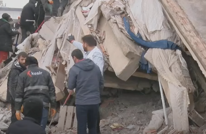 В Турции произошло землетрясение, разрушены тысячи домов