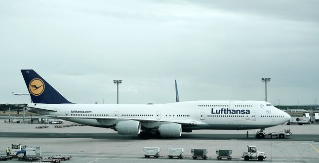 Lufthansa отменила больше тысячи рейсов из-за забастовки