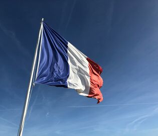 Профсоюзы остановят СПГ-терминалы в знак протеста во Франции