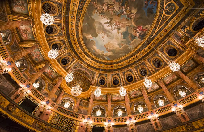 Отель в Версале предлагает экскурсию по Королевской опере