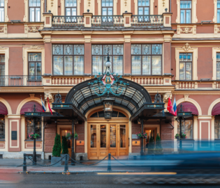 Гостям «Гранд Отеля Европа» подарят билеты на выставку «Первая позиция. Русский балет»