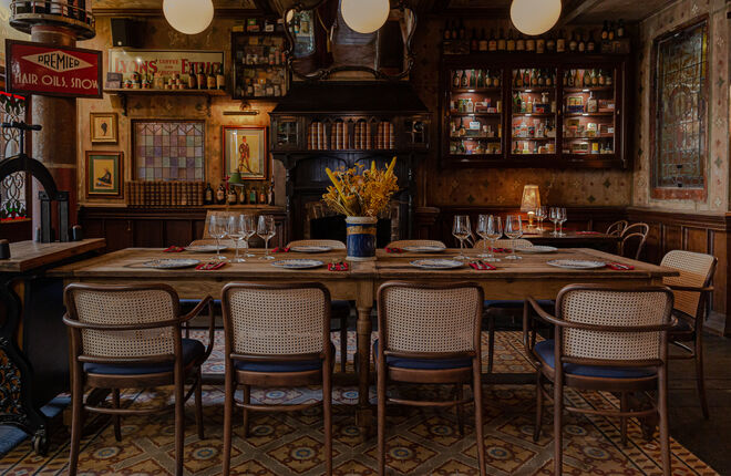 Бар в стиле английского магазина XIX века представил завтраки