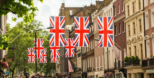 Адель и Эд Ширан отказались выступить на коронации Карла III