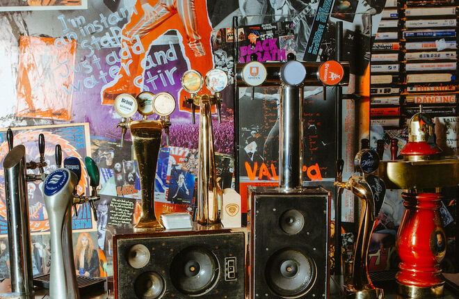 В Москве открылся бар – репетиционная база