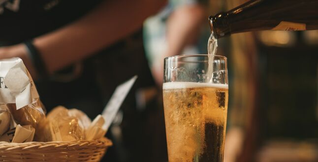 Суд в Испании признал незаконным увольнение электрика за распитие пива во время рабочего дня