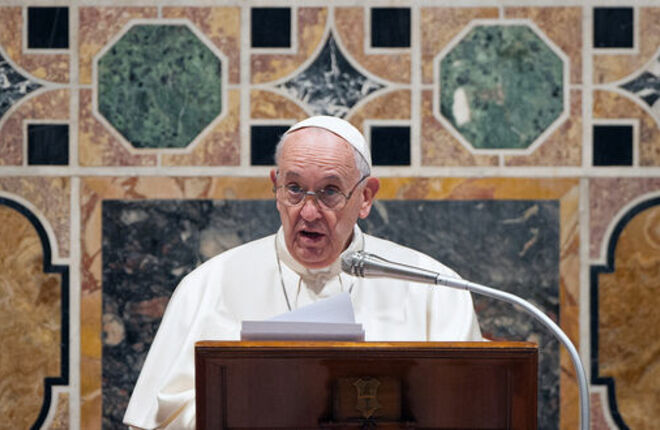 Папа римский дал женщинам право голосовать на собрании епископов