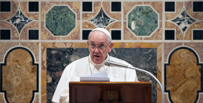 Папа римский дал женщинам право голосовать на собрании епископов