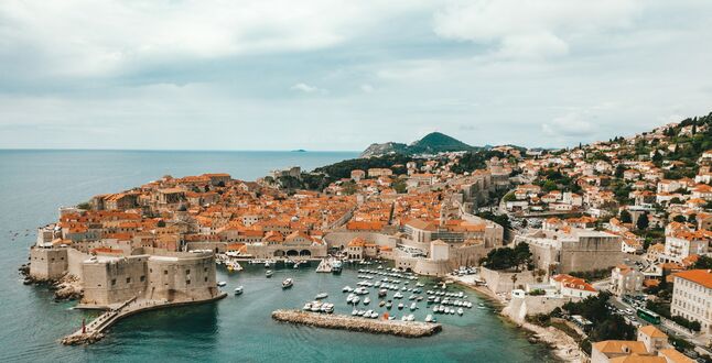 Хорватия приостанавливает выдачу туристических виз россиянам