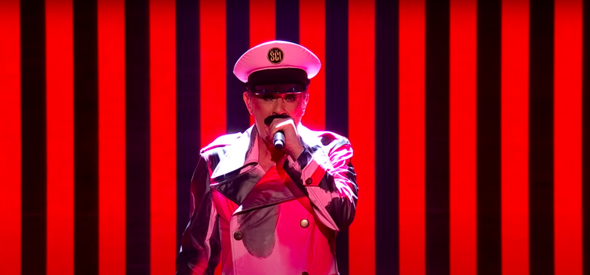 Усы и шляпа