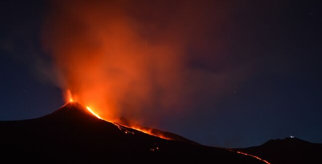 Аэропорт на Сицилии закрыли из-за извержения Этны