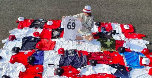 Выпускник из Великобритании заработал более $300 тысяч, продавая ненужную одежду