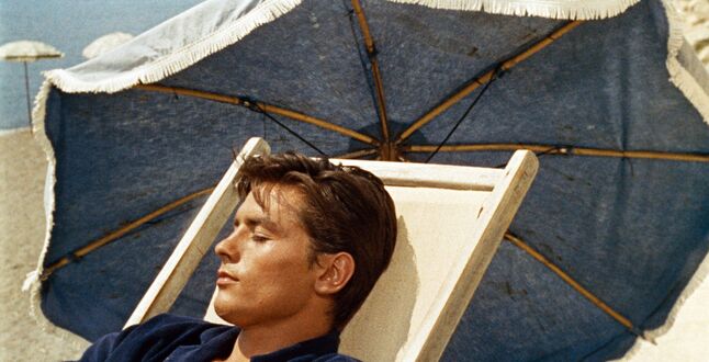 Дети Алена Делона подали в суд на его сиделку